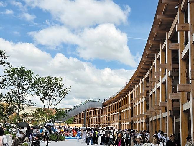 나무로 지은 둘레 2㎞·높이 20m 건물… 미래 건축은 ‘목조’