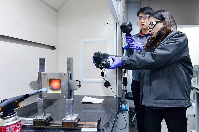 “꿈의 단열재 에어로젤 주문폭주…증설 검토“